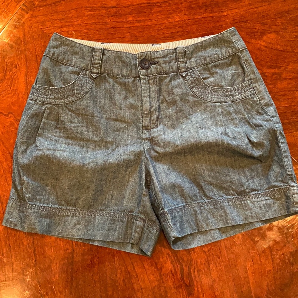 St John’s Bay Chambray Shorts, Size 4